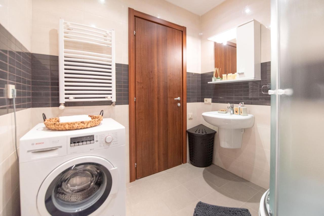 Gg Home - Cozy 2-Bedroom Apartment On Givi Kartozia Tbilisi Luaran gambar