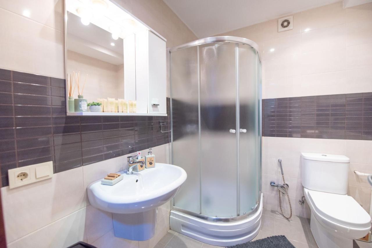 Gg Home - Cozy 2-Bedroom Apartment On Givi Kartozia Tbilisi Luaran gambar